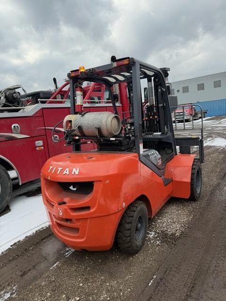 2022 Titan TG25S Forklift – 5,500 LB Capacity, Dual Fuel LPG/Gas, Pneumatic Tire, Side Shift, 3-Stage Mast (2)