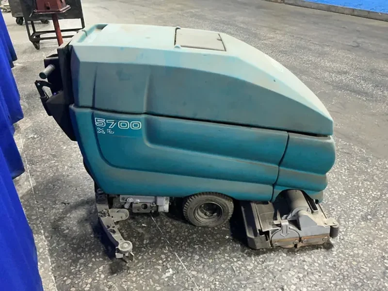 TENNANT 38” FLOOR SCRUBBER  -  5700 XD
