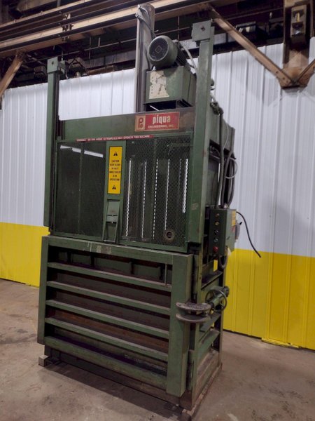 60&quot; X 30&quot; PIQUA SERIES 40 HYDRAULIC VERTICAL BALER: STOCK #18802