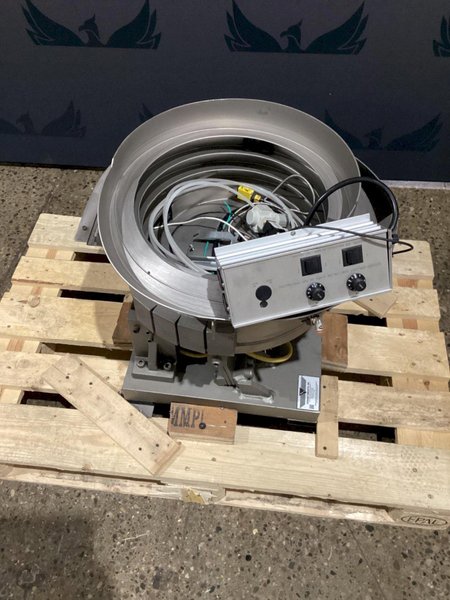 FEEDING CONCEPTS FC-19-15580-2 VIBRATORY BOWL FEEDER SYSTEM USED