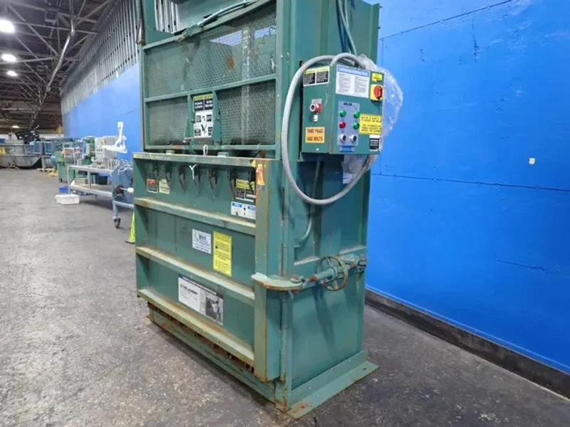 SELCO 48" X 24" BALER  -  V5-HD