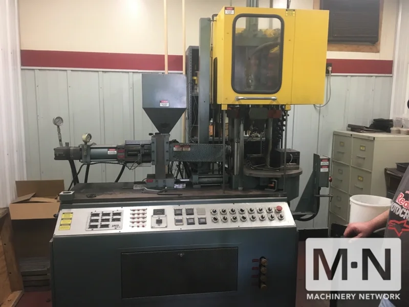 40 TON 2.5 OZ JACO VERTICAL CLAMP INJECTION MOLDING MACHINE MFG 1995