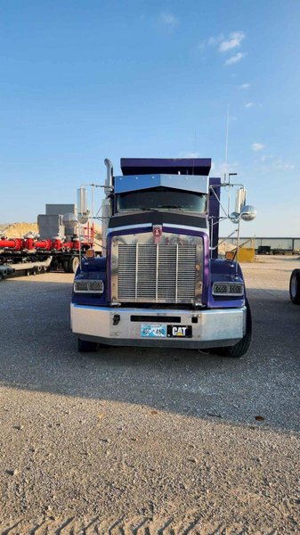 Kenworth T800 Dump Truck, 2004 – Cummins Diesel, 8LL Transmission, 18′ Steel Body