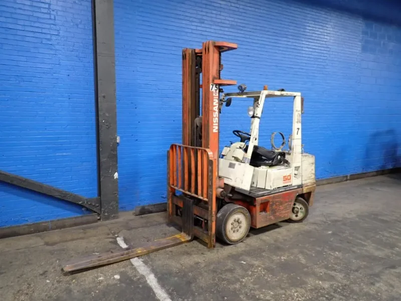 NISSAN 4500 LBS PROPANE FORKLIFT  -  CPH02A25V