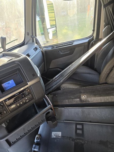 VOLVO VNL64T760 - Trucks