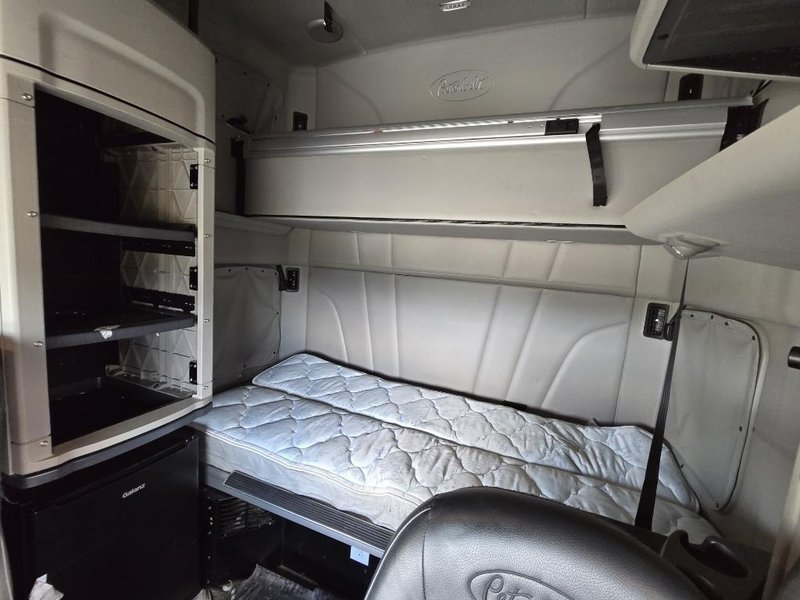 2023 Peterbilt 579 1XPBD49X1PD862374