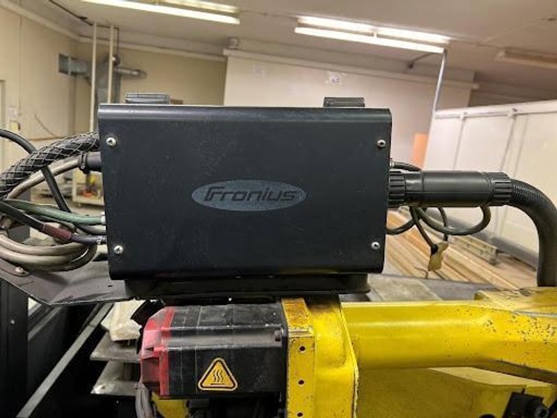 Lincoln Electric Dual Zone Weld Cell, Head and Tailstock, Fixed Table, Rj3iB Control, ArcMate 120iB