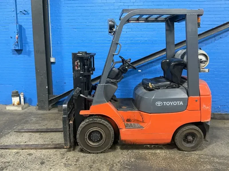 TOYOTA 3300 LBS PROPANE FORKLIFT  -  7FGU15