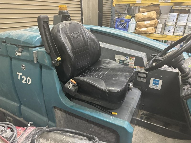 Tennant Floor Scrubber T-20, 2012 – 1 of 2