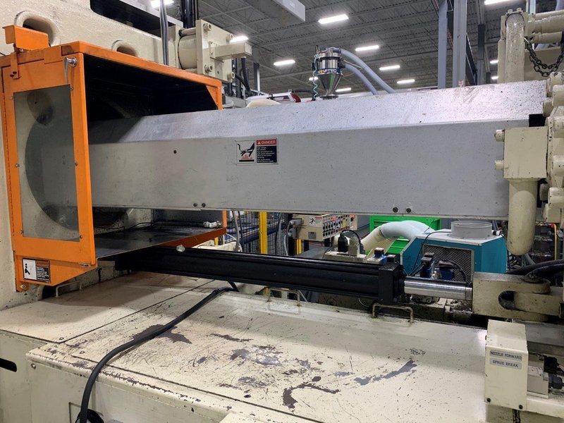 UBE Used UZ1000 Injection Molding Machine, 1000 US ton, 148 oz.