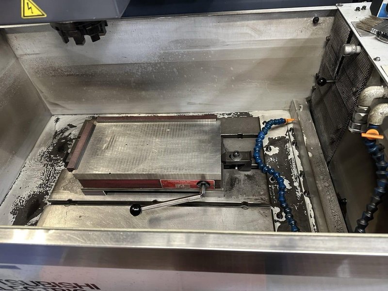 Mitsubishi EA8M Sinker EDM, 2014 – Chiller