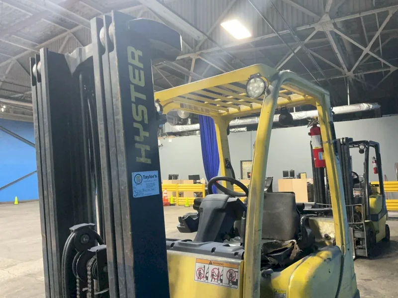 HYSTER 4800 LBS PROPANE FORKLIFT  -  S50FT