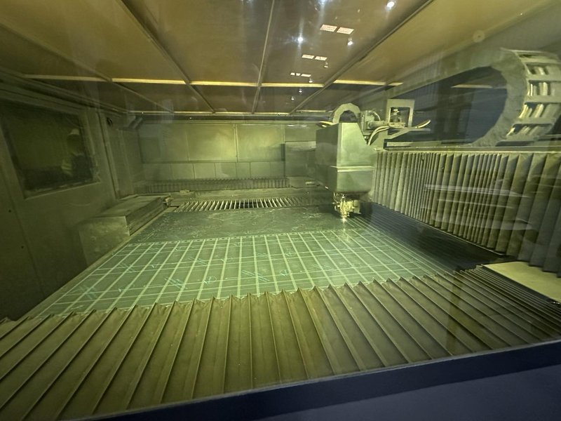 8000 Watt Mazak Optiplex 4020 Fiber Laser III, 2019 – 6.5′ x 13′ Table – Dust Collector, Shuttle Table, Scrap Conveyor