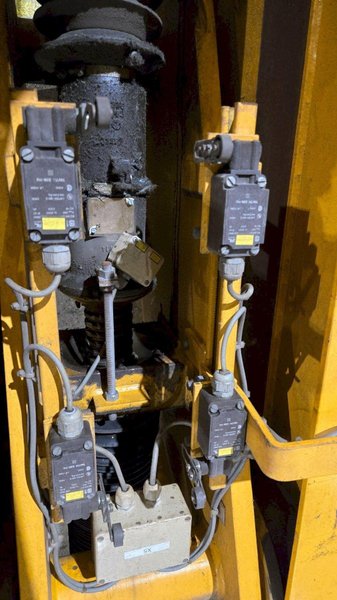 NEUERO 3275 15 TON VEHICLE LIFT USED