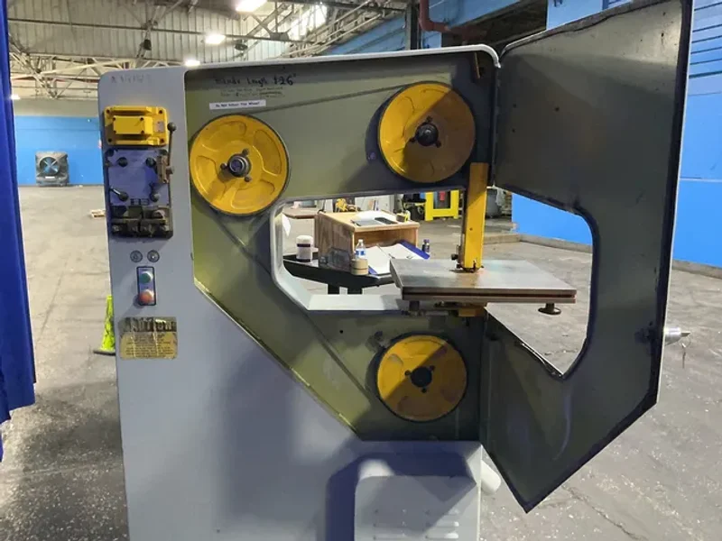 KALAMAZOO 18”-30” THROAT, 10” H STARTRITE VERTICAL BAND SAW  -  24-V-10