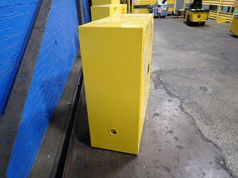 JUSTRITE 30 GAL FLAMMABLE LIQUID STORAGE CABINET