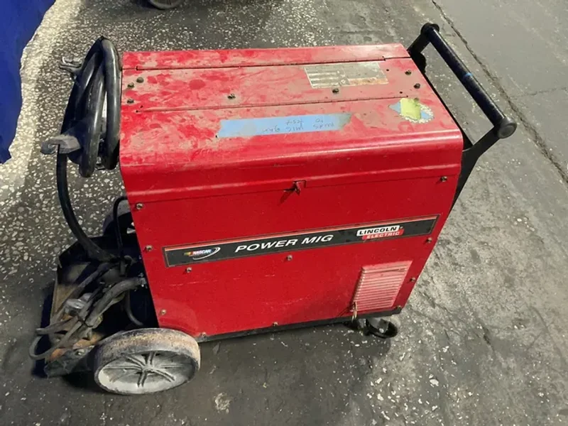 LINCOLN ELECTRIC 250 A WELDER  -  POWER MIG 255