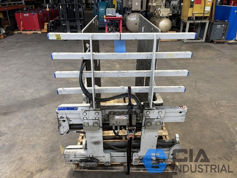 2022 - 2,640 LB. CASCADE MODEL 14J-CCS-2A-0074 HYDRAULIC CARTON CLAMP ATTACHMENT