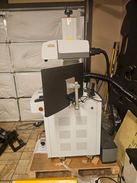 12″x12″ 60w 3D Radian Open Fiber laser Marking System, 2022 – Low hours