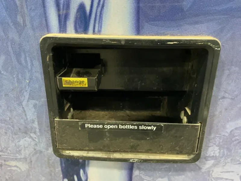 9 SLOTS DRINK VENDING MACHINE