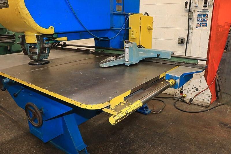 30 TON STRIPPIT SEMI-AUTOMATIC FABRICATOR  MODEL SUPER 30/30