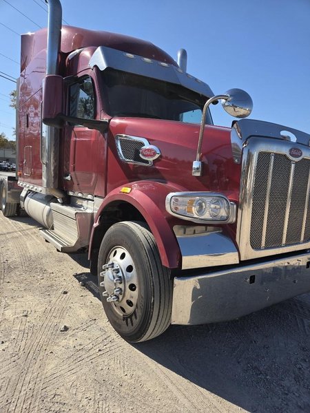 PETERBILT 567 - Trucks