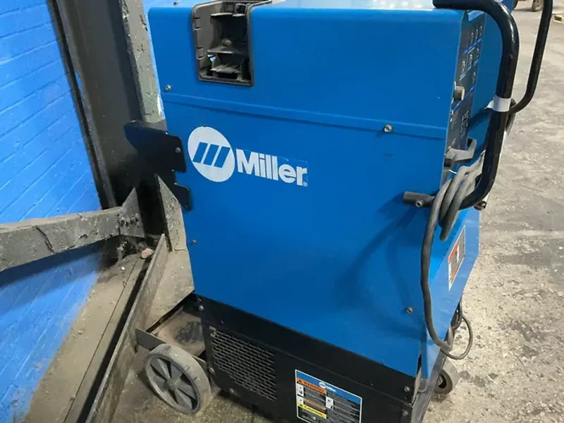Miller 250 A Welder - Syncrowave 250 Dx