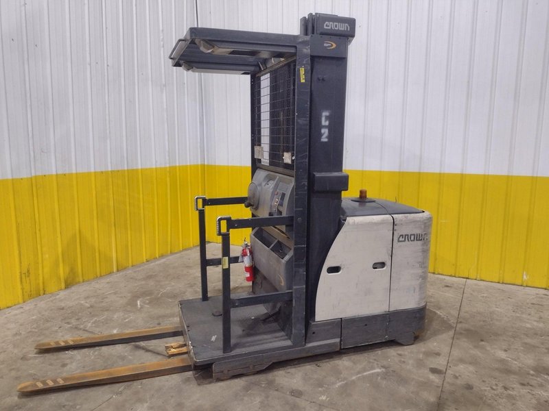 3,000 LB CROWN MODEL #SP 3500 ELECTRIC ORDER PICKER FORKLIFT 2018 : YOBRO #25408