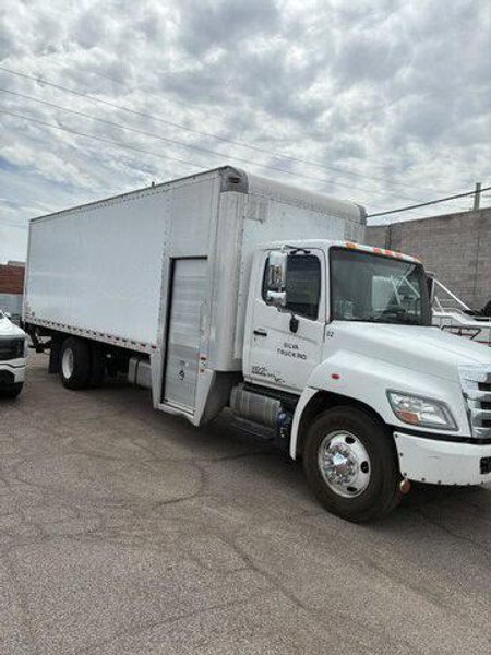 Hino 238A 26′ Box Truck, 2016 – 23,000 LB GVWR, Allison Automatic