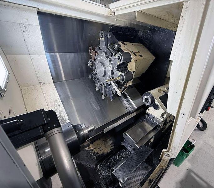 2018 Okuma GENOS L300-M-e CNC Lathe w/ Bar Feeder