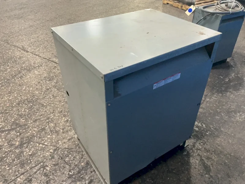 SQUARE D 112.5 KVA TRANSFORMER  -  EE112T3H