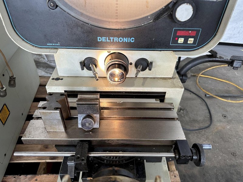DELTRONIC DH214-612R OPTICAL COMPARATOR. STOCK # 0524323