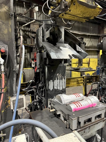 Osborn model 722 RJWA semiautomatic molding machine s/n 18841-d with plc controls