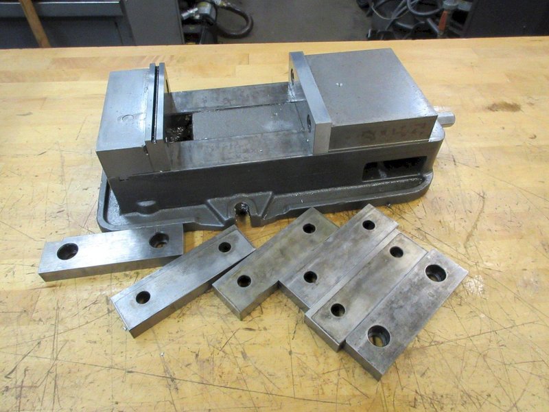 Kurt D675 6&quot; Machine Vise with (4) Sets of Hard Jaws- Auction Item