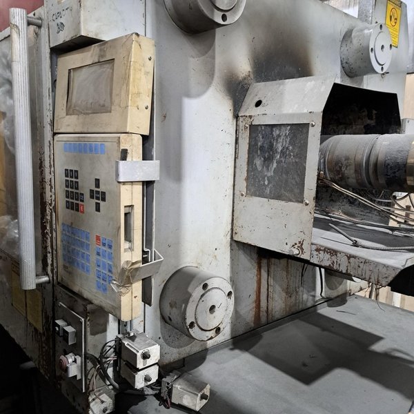 300 Ton, 30 oz Van Dorn 300 RS-30F-HT Injection Molding Machine, 1993