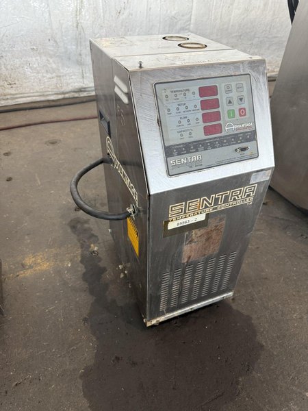 ADVANTAGE ENGINEERING WATER-CIRCULATING TEMPERATURE CONTROL UNIT. STOCK # 1115624
