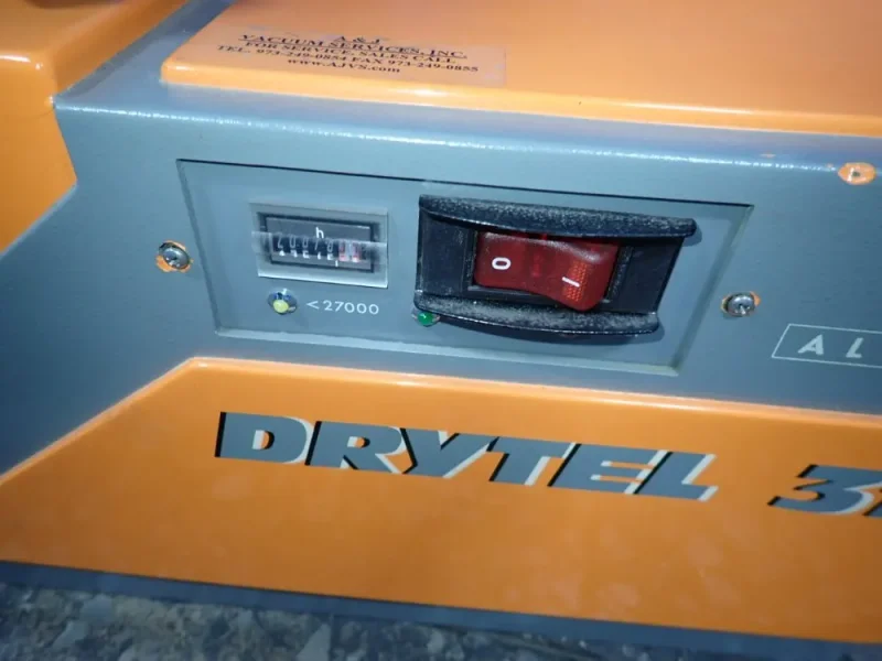 ALCATEL VACUUM PUMP STATION  -  DRYTEL 31