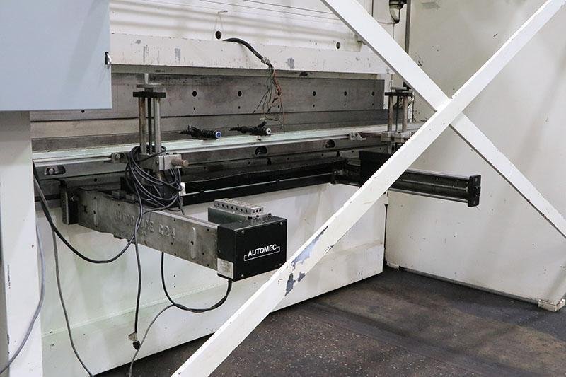 230 Ton x 12 ft. Pacific Hydraulic Press Brake Model FF 230-12 I