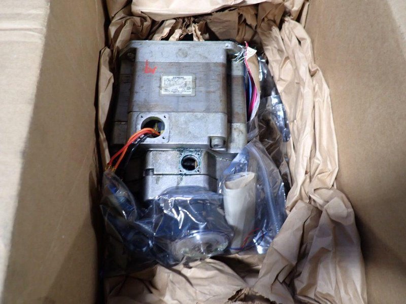 SIEMENS 5000 RPM SERVO MOTOR  -  1FK7101-5AF71-1DGO