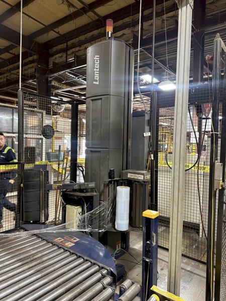 50" x 48" x 92" HIGH LANTECH QL AUTOMATIC SHRINK WRAPPER WITH IN-FEED &amp; OUT-FEED CONEYOR. STOCK # 0980426