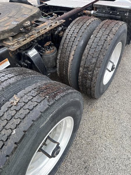 2019 Freightliner Cascadia 126 3AKJHHDR9KSKE4230