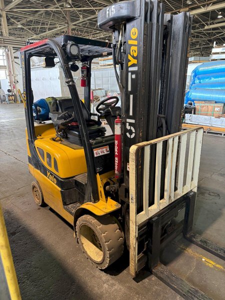 (2016) 5,000 LB YALE GLC050VX PROPANE FORKLIFT. STOCK # 0790124