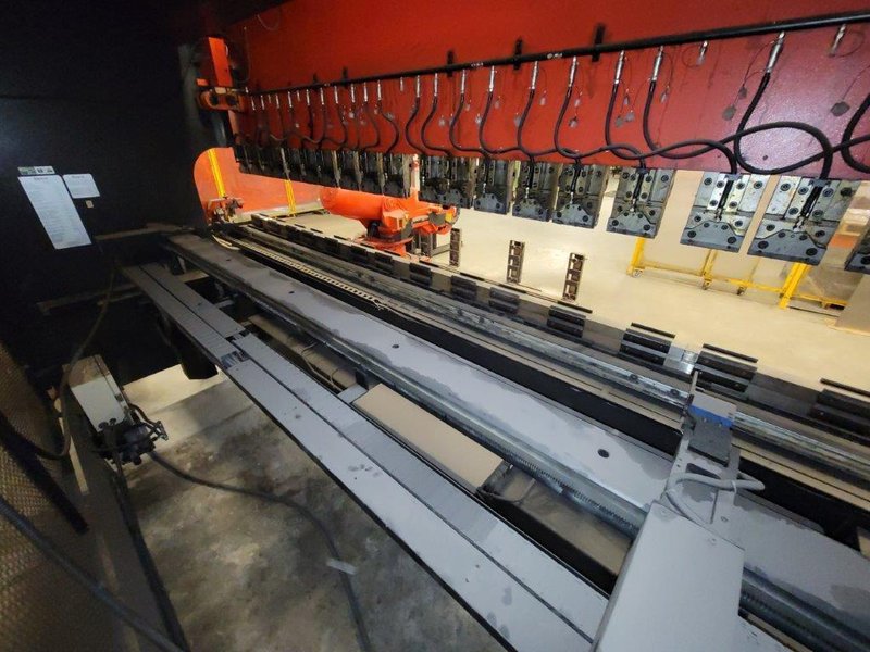 Amada 242 Ton X 14' 8-Axis CNC Press Brake W/Robotic Manipulator, Model HG2204RH