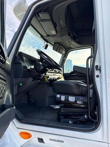 2023 International LT625 3HSDZAPR2PN563626