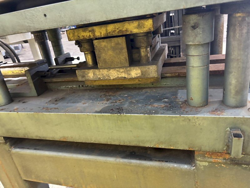 12 TON AIRAM 4-POST PNEUMATIC CUTOFF PRESS: STOCK #21325