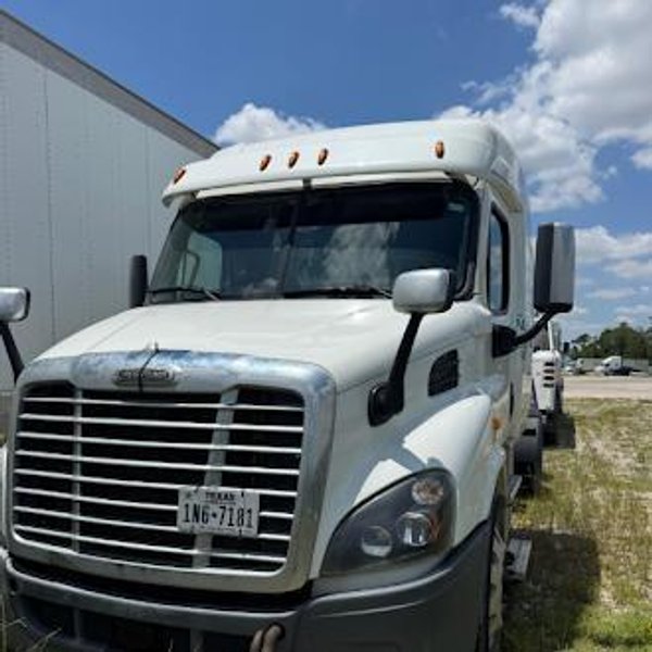 Freightliner Cascadia 125 Sleeper Truck, 2016 – Detroit DD15, Automatic / Manual, Tandem Axle Class 8 Semi Tractor
