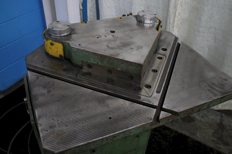 8-7/8&quot; X 8-7/8&quot; X 5/32&quot; BOSCHERT MODEL PN-4 NOTCHER: STOCK #76117