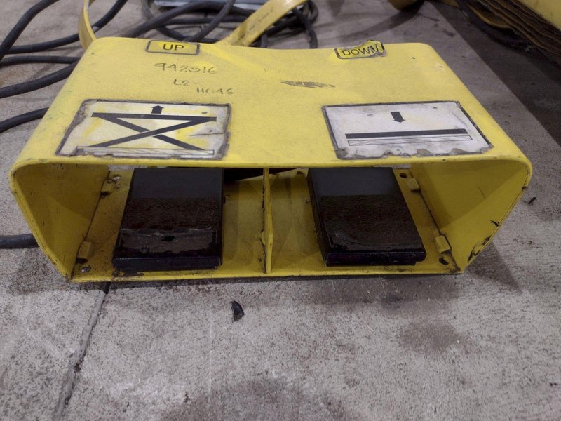 3500 LB X 60" X 36" SOUTHWORTH HYDRAULIC SCISSOR LIFT TABLE WITH ROLLER TOP: STOCK #20930