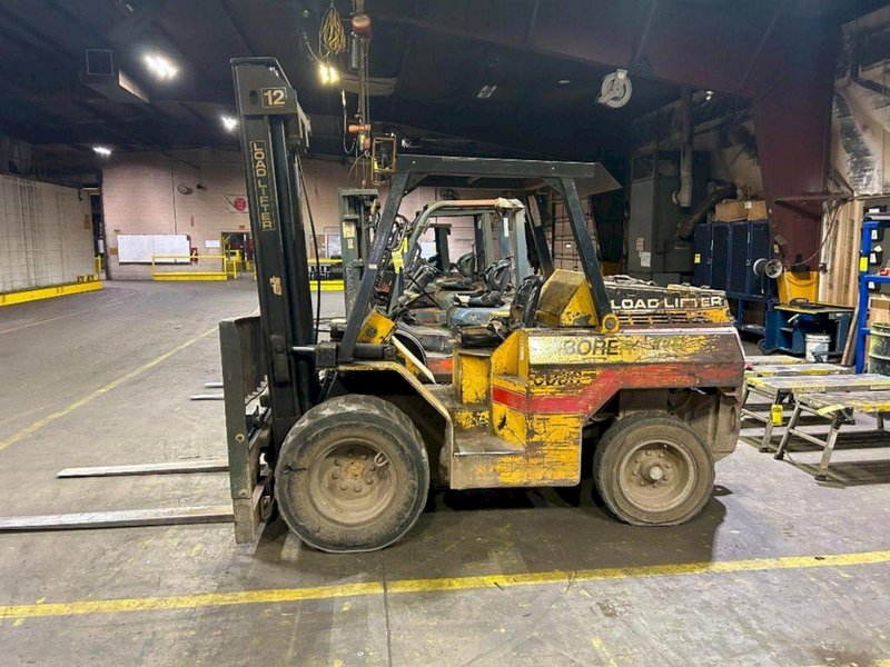 6,000 LBS LOAD LIFTER LABORER BIG TIRE / OFF ROAD LP GAS FORKLIFT: YOBRO #24566