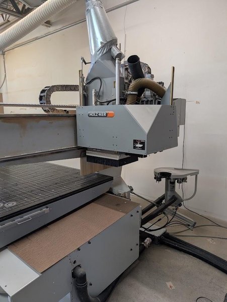 5’ x 12’ Holzher Uni-Master 7226Me CNC Router, 2006 – Tool Changer, 2 Becker Pumps